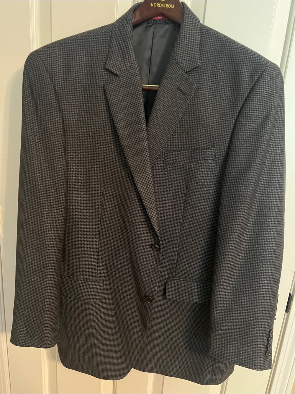 MACY’S black and gray mini hounds tooth two button notch lapel sports coat.